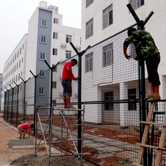 看守所警戒線隔離網(wǎng) 全封閉式監(jiān)獄防護網(wǎng)廠家供應(yīng)圖片1 看守所警戒線隔離網(wǎng) 全封閉式監(jiān)獄防護網(wǎng)廠家供應(yīng)圖片1