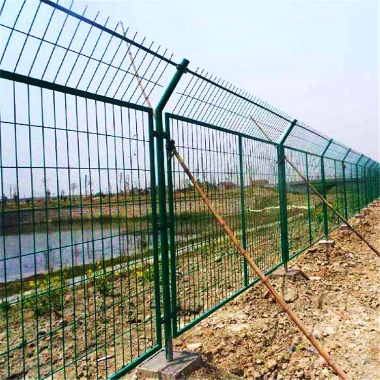 水庫兩旁隔離網(wǎng)圖片1 水庫兩旁隔離網(wǎng)圖片1
