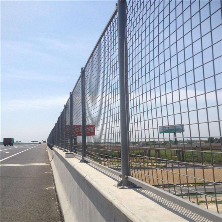 電焊網(wǎng)橋梁防拋網(wǎng)圖片4 電焊網(wǎng)橋梁防拋網(wǎng)圖片4