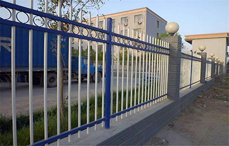 別墅陽(yáng)臺(tái)護(hù)欄圖片4 別墅陽(yáng)臺(tái)護(hù)欄圖片4