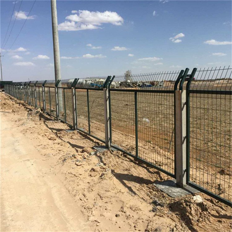 防護(hù)柵欄加密網(wǎng)片圖片1 防護(hù)柵欄加密網(wǎng)片圖片1