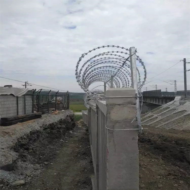 304不銹鋼刀片刺繩圖片1 304不銹鋼刀片刺繩圖片1