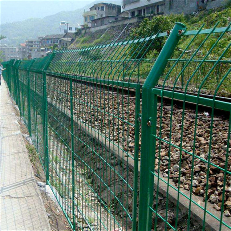 焊接網(wǎng)隔離柵圖片3 焊接網(wǎng)隔離柵圖片3