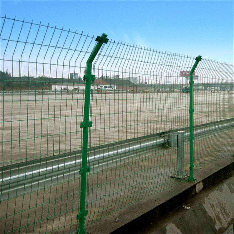 圈地雙邊絲護(hù)欄網(wǎng)圖片1 圈地雙邊絲護(hù)欄網(wǎng)圖片1