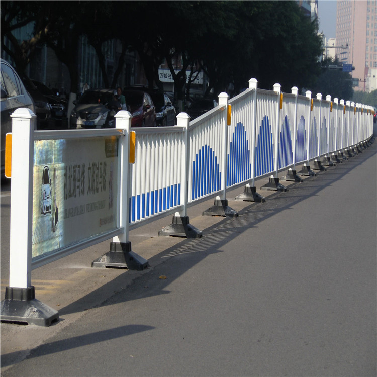 鋅鋼道路護(hù)欄圖片4 鋅鋼道路護(hù)欄圖片4