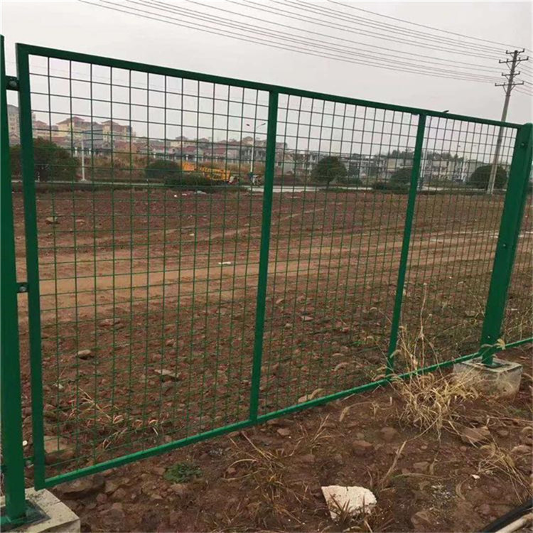 浸塑道路護(hù)欄網(wǎng)圖片3 浸塑道路護(hù)欄網(wǎng)圖片3