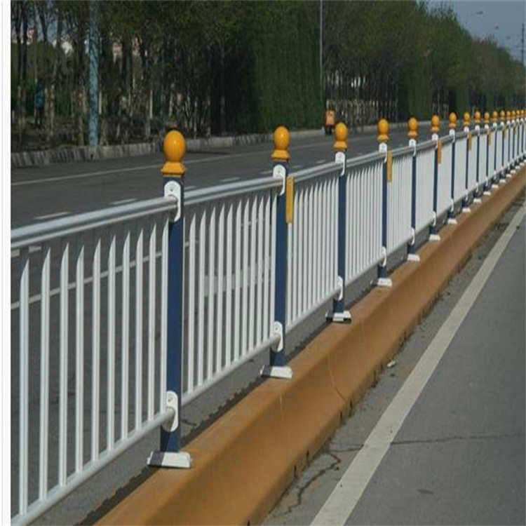 道路隔離市政護(hù)欄圖片2 道路隔離市政護(hù)欄圖片2