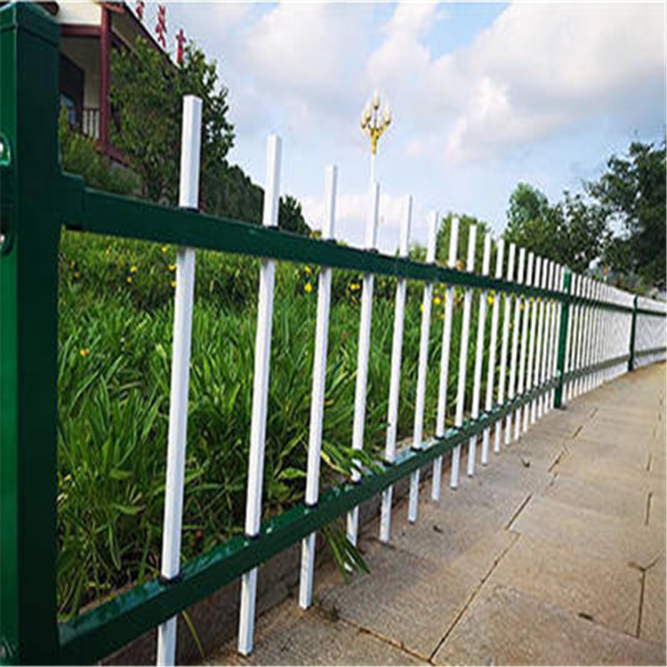 庭院鋅鋼草坪護欄圖片4 庭院鋅鋼草坪護欄圖片4