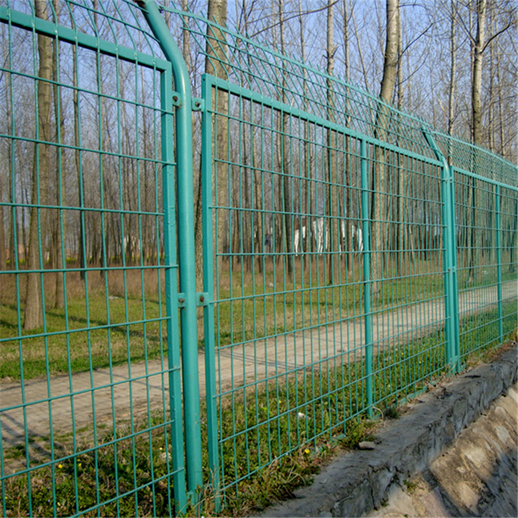 農(nóng)場養(yǎng)殖護(hù)欄網(wǎng)圖片1 農(nóng)場養(yǎng)殖護(hù)欄網(wǎng)圖片1