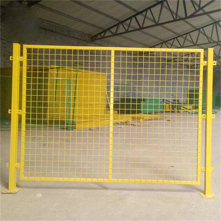 廠區(qū)鐵絲網(wǎng)圍欄圖片1 廠區(qū)鐵絲網(wǎng)圍欄圖片1