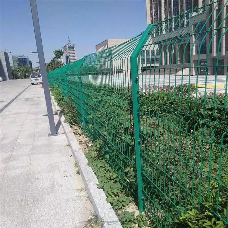 公路防攀爬護(hù)欄網(wǎng)圖片1 公路防攀爬護(hù)欄網(wǎng)圖片1