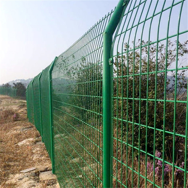 圈地雙邊絲圍欄網(wǎng)圖片1 圈地雙邊絲圍欄網(wǎng)圖片1