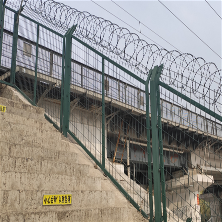 鐵路沿線(xiàn)隔離網(wǎng)圖片1 鐵路沿線(xiàn)隔離網(wǎng)圖片1