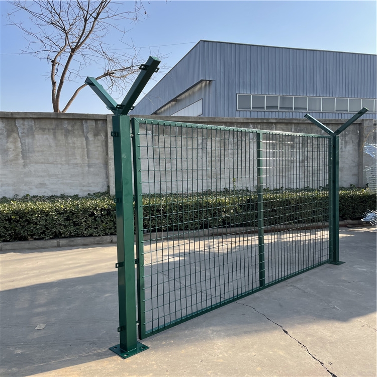 圍墻鐵絲網(wǎng)護(hù)欄圖片3 圍墻鐵絲網(wǎng)護(hù)欄圖片3