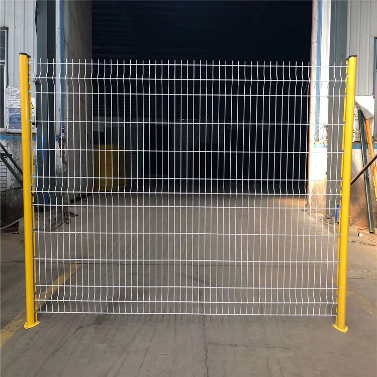 浸塑三角折彎護欄網(wǎng)圖片2 浸塑三角折彎護欄網(wǎng)圖片2