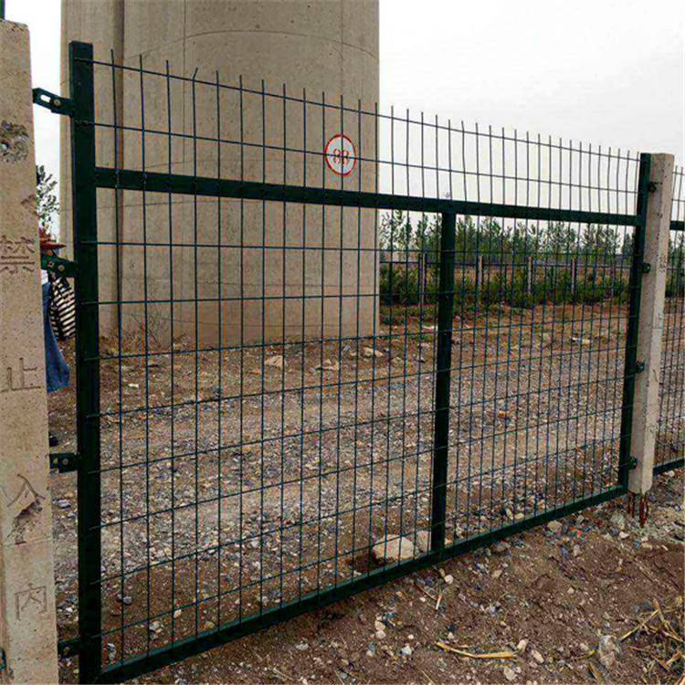 橋區(qū)金屬網(wǎng)片防護柵欄 圖片2 橋區(qū)金屬網(wǎng)片防護柵欄 圖片2