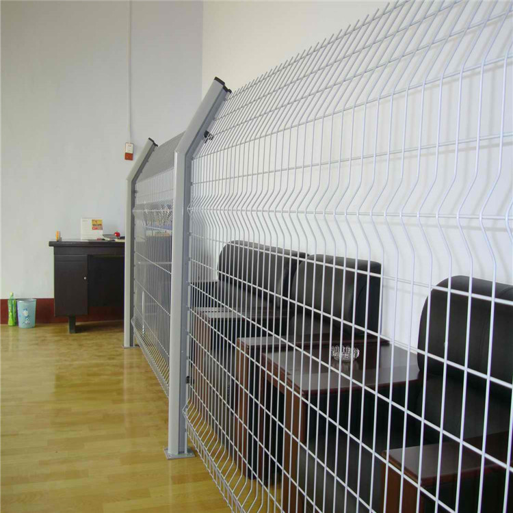 噴塑桃型柱折彎護欄網(wǎng)圖片2