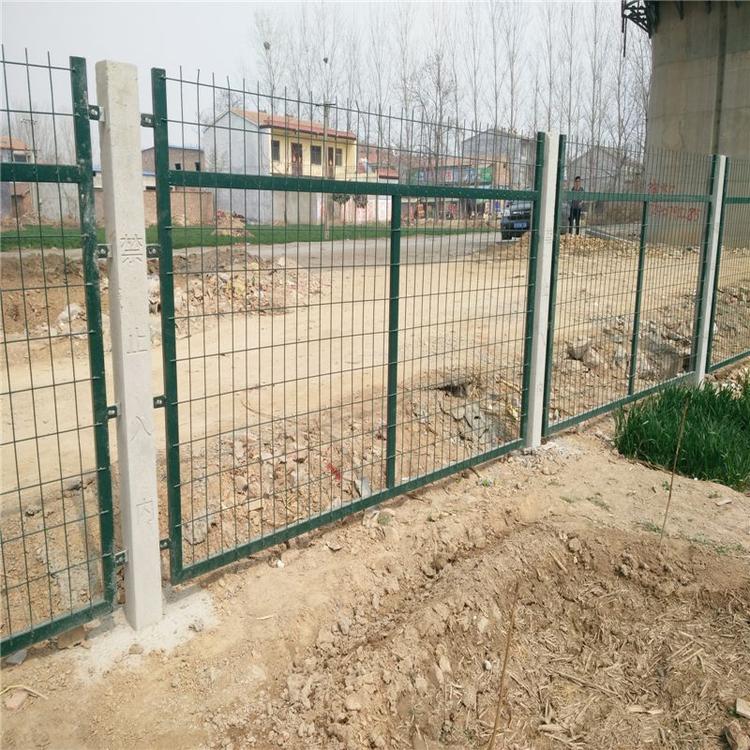 鐵路8002護(hù)欄網(wǎng)圖片4 鐵路8002護(hù)欄網(wǎng)圖片4