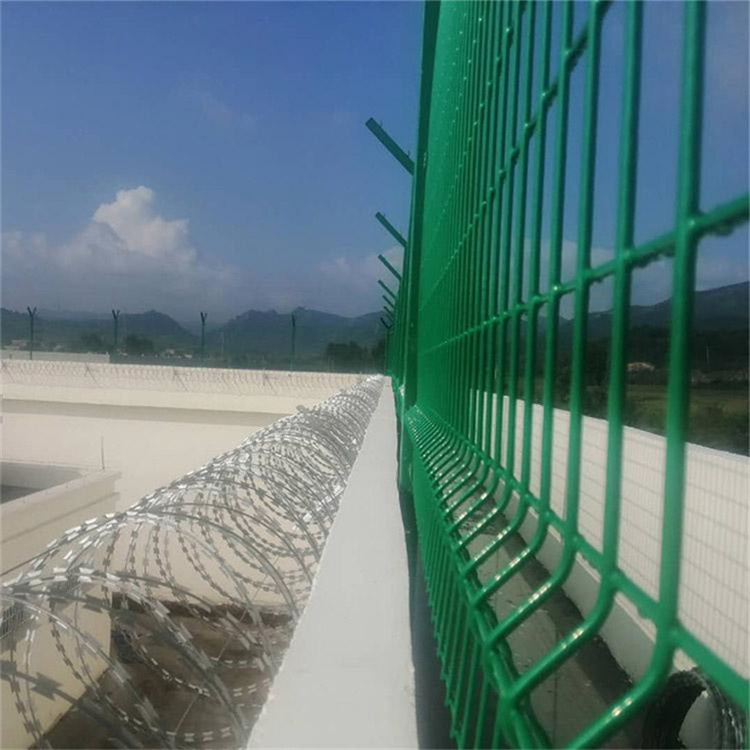 獄用的鐵絲網(wǎng)護(hù)欄圖片3 獄用的鐵絲網(wǎng)護(hù)欄圖片3