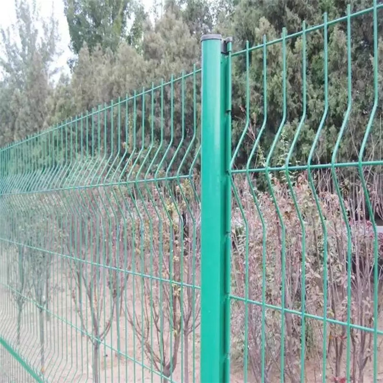 綠色鐵絲網(wǎng)護(hù)欄圖片4 綠色鐵絲網(wǎng)護(hù)欄圖片4